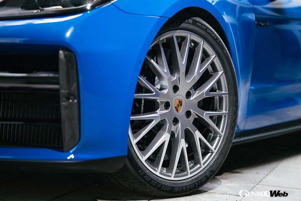 こちらはオプションとなるパナメーラ・エグゼクティブデザインホイール(21インチ)。通常は20インチのパナメーラ・エアロデザインホイールとなる。