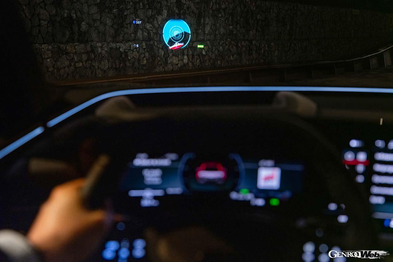 アウディの遊び心が垣間見える機能がヘッドアップARディスプレイを活用したゲームだ。スペースシップやカートなどのゲームをステアリングパドルで操作して楽しめる。充電中にドライバーや同乗者を飽きさせないアウディからのプレゼントだ。