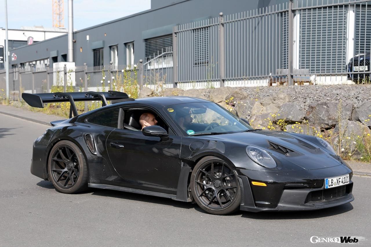 インテリアは他の992.2世代モデル同様のアップデートが施されるだろう。