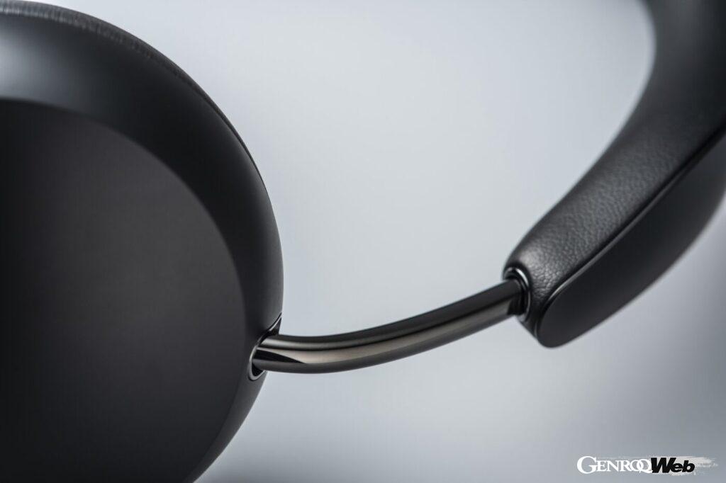 他のヘッドフォンでは味わえないスタイリッシュなデザイン を採用。ステンレススチール製のバンドはスムーズに長さを 調整できるので、頭部にしっかりフィットする。