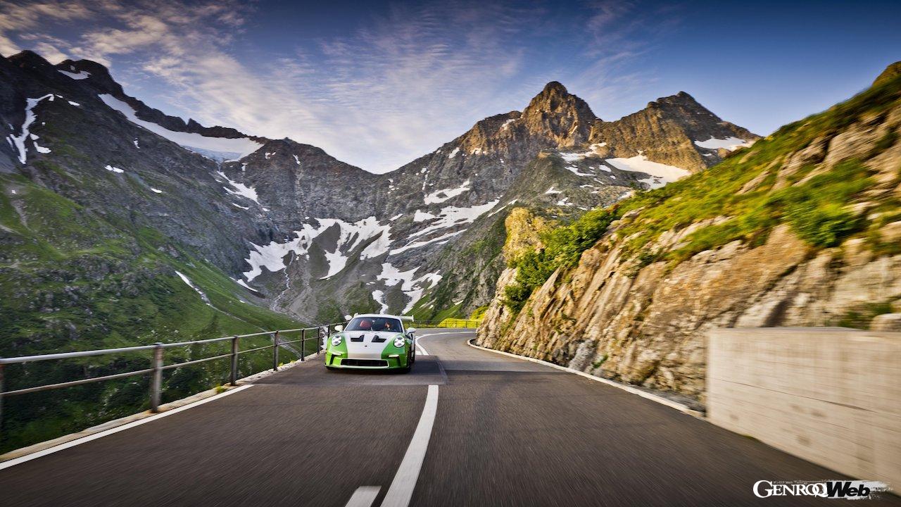 「ポルシェ 911 GT3 RS “ジョー・シフェール”」の走行シーン。