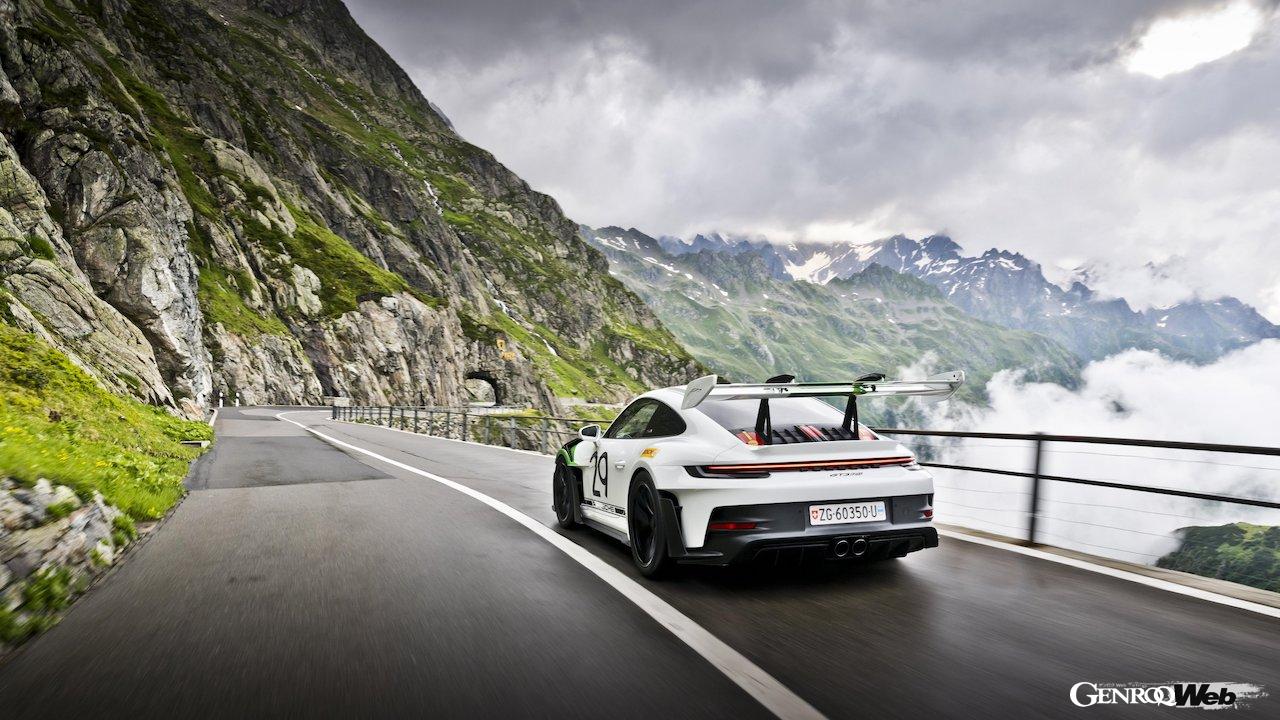「ポルシェ 911 GT3 RS “ジョー・シフェール”」の走行シーン。