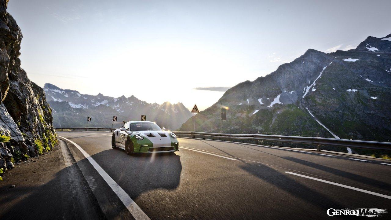 「911 GT3 RS “ジョー・シフェール”」の走行シーン。