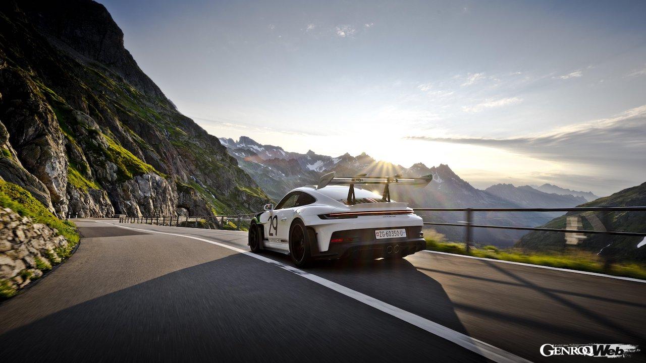 「911 GT3 RS “ジョー・シフェール”」の走行シーン。