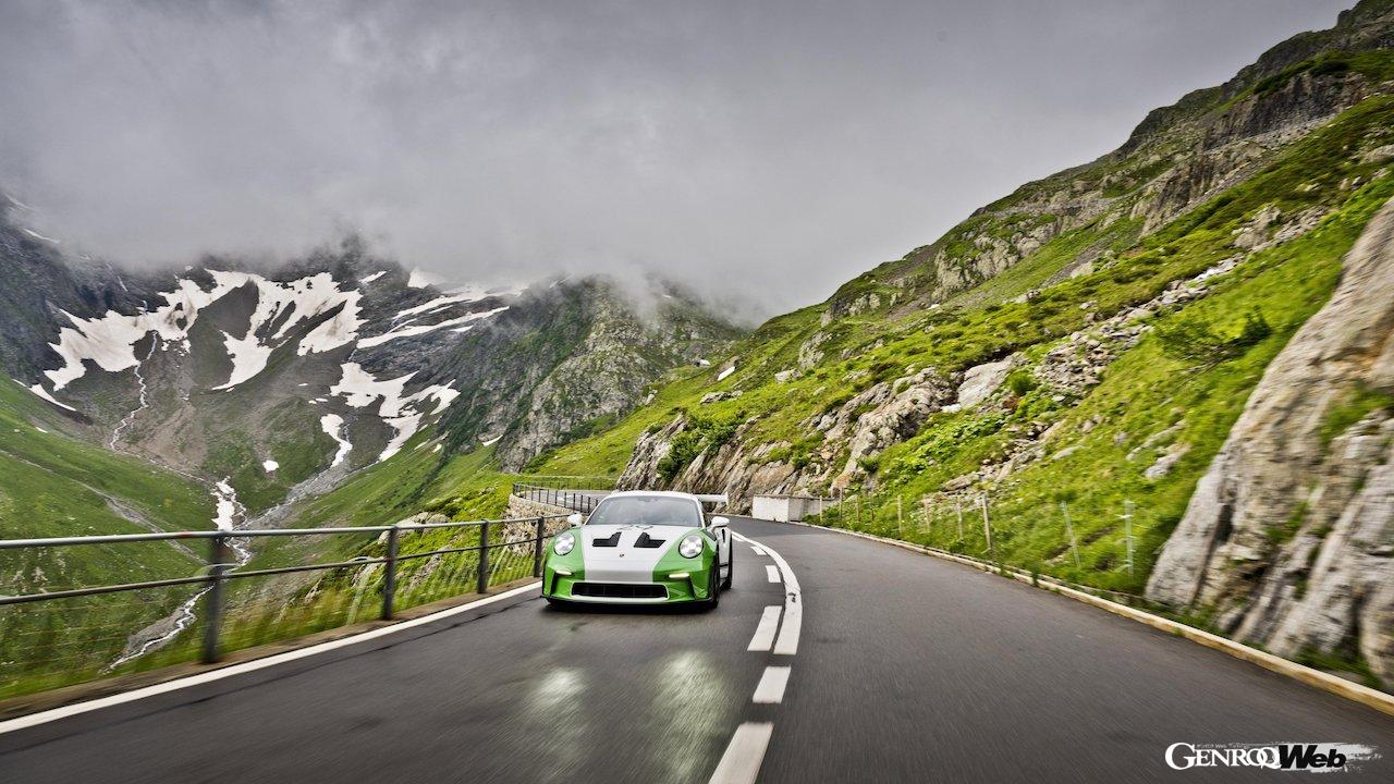 「ポルシェ 911 GT3 RS “ジョー・シフェール”」の走行シーン。