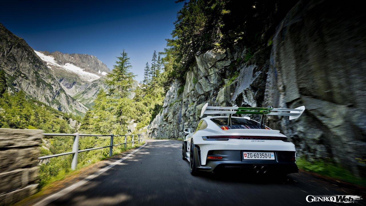 「ポルシェ 911 GT3 RS “ジョー・シフェール”」の走行シーン。