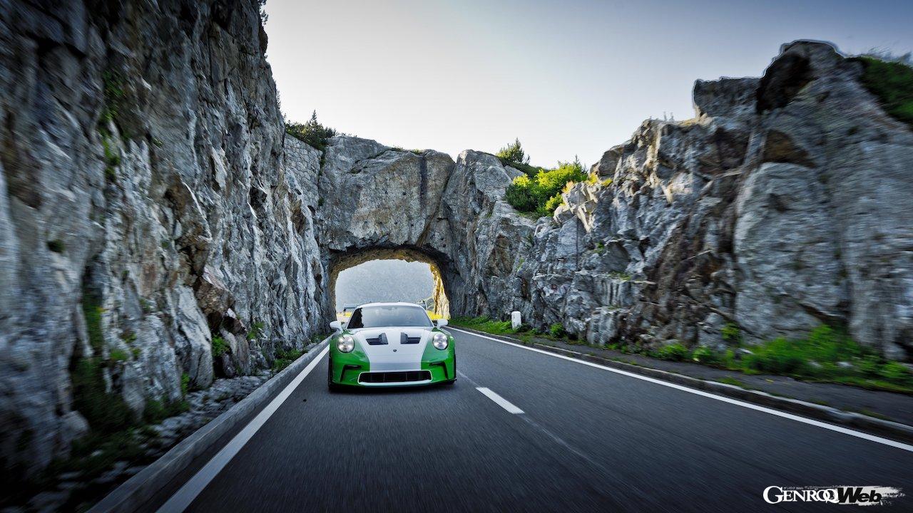 「ポルシェ 911 GT3 RS “ジョー・シフェール”」の走行シーン。