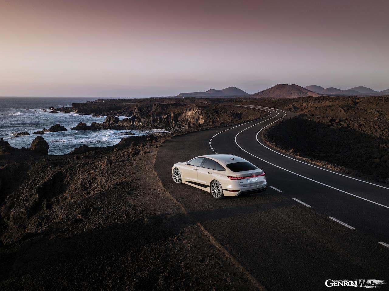 型「アウディ A6 スポーツバック e-tron」のエクステリア。