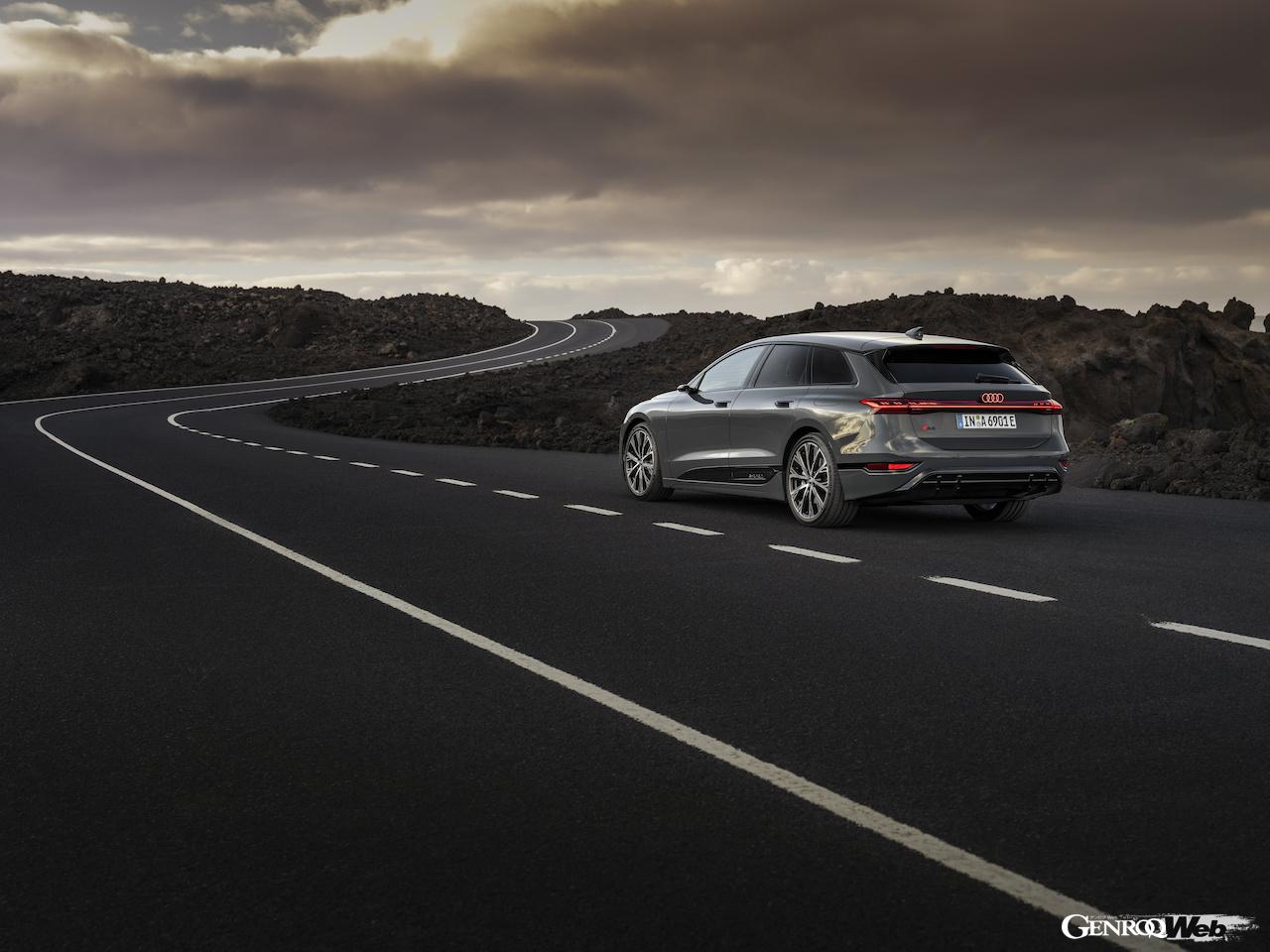 新型「アウディ A6 アバント e-tron」の走行シーン。