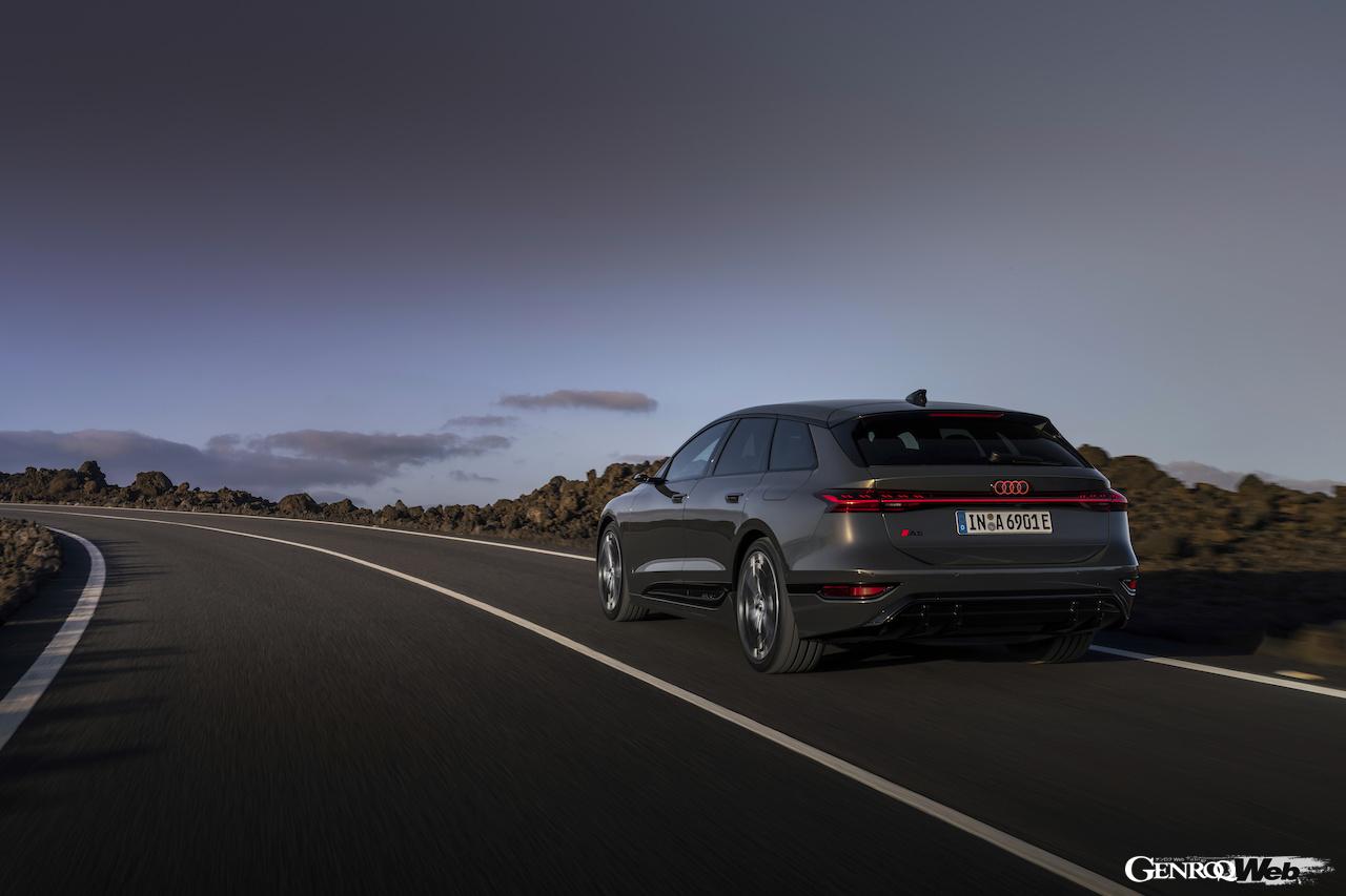 新型「アウディ A6 アバント e-tron」の走行シーン。