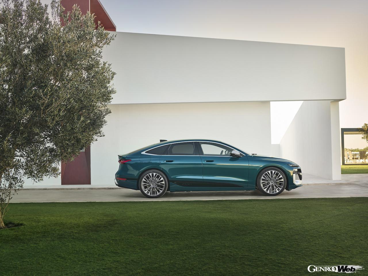 新型「アウディ S6 スポーツバック e-tron」のエクステリア。