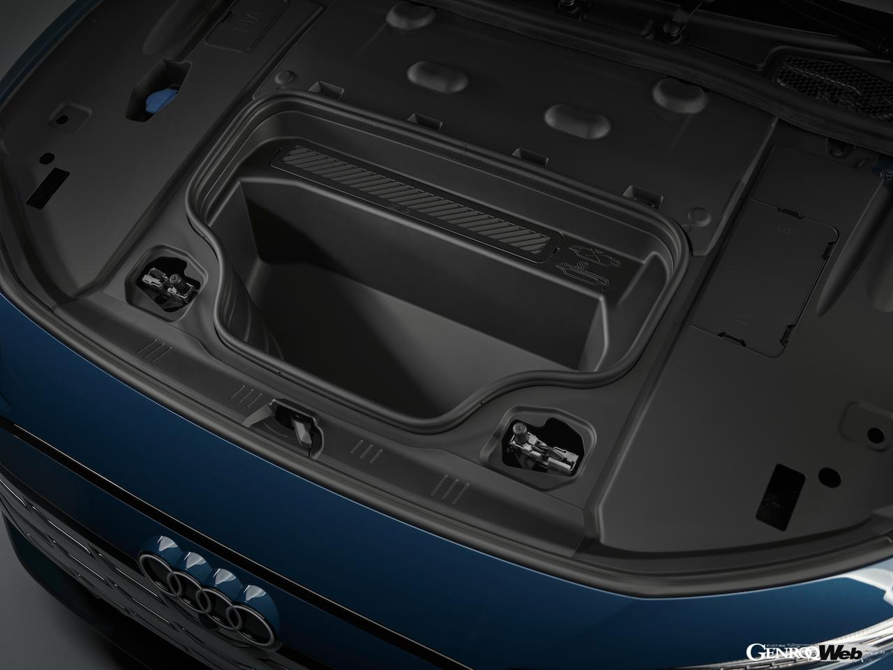 新型「アウディ S6 スポーツバック e-tron」のラゲッジスペース。