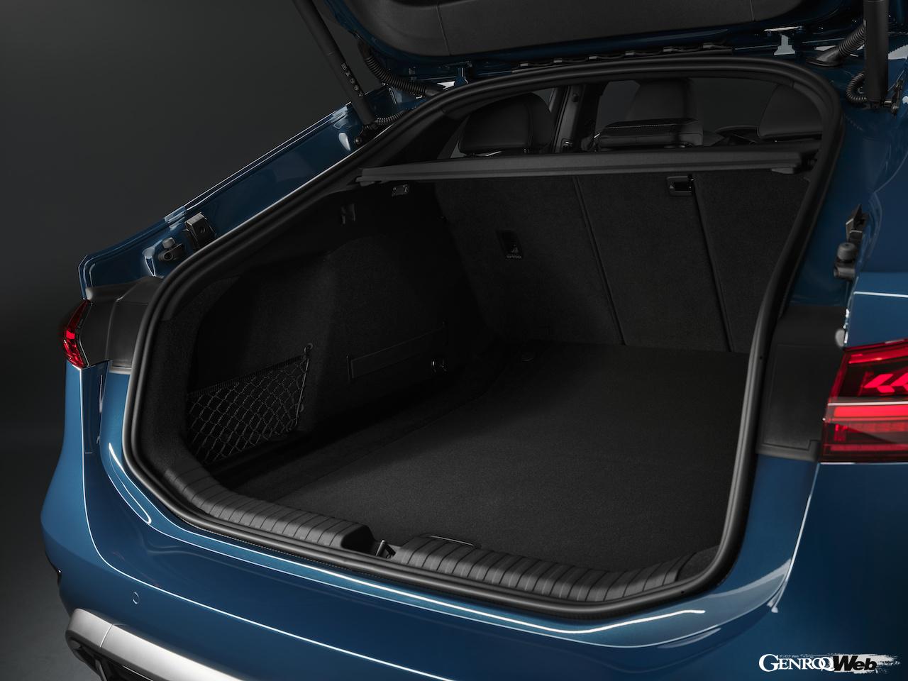 新型「アウディ S6 スポーツバック e-tron」のラゲッジスペース。