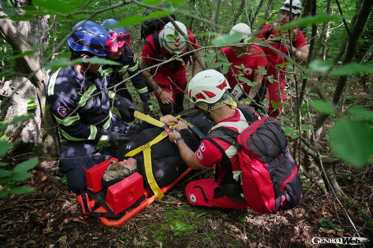世界中の生活困難地位において、70年にわたり、様々な支援活動を行ってきたディフェンダー。