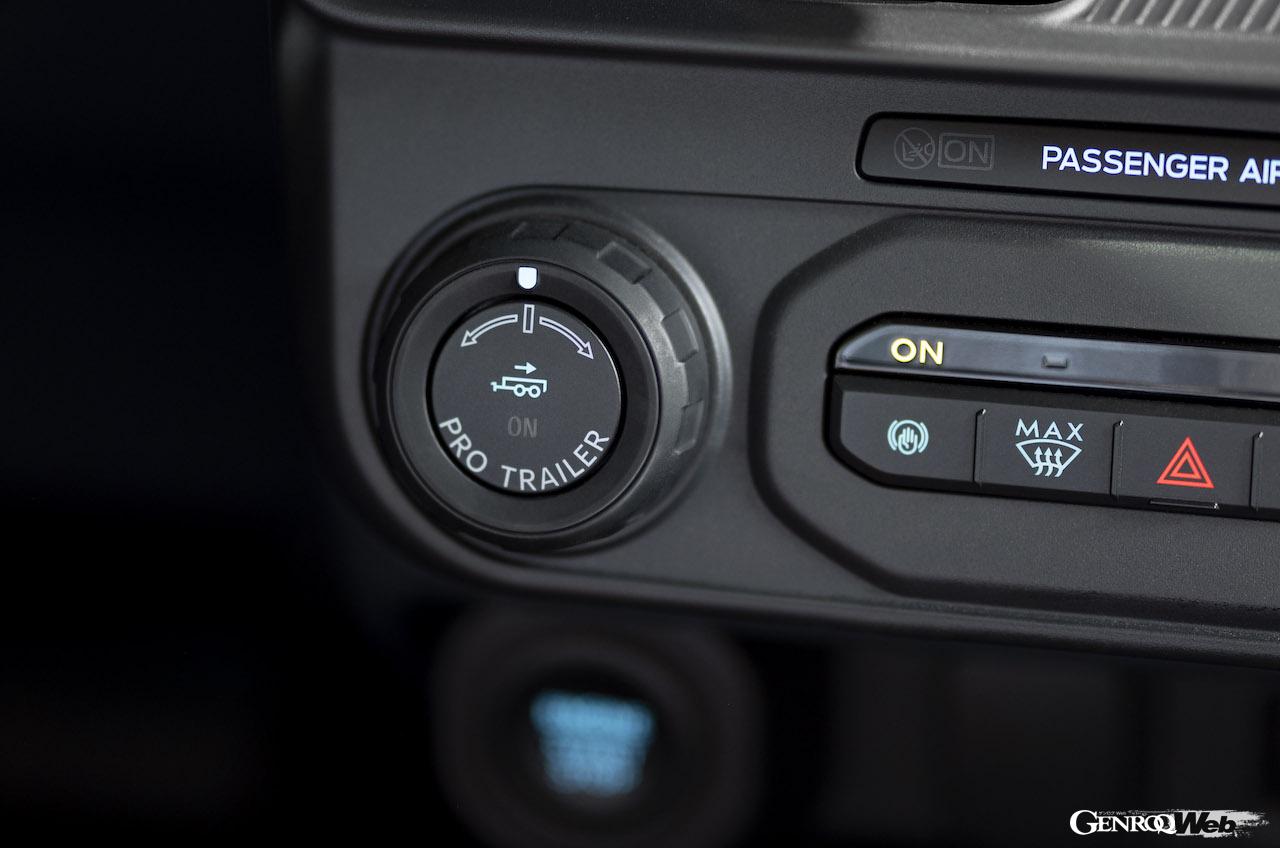 コンパクトピックアップ「フォード マーベリック」の2025年モデルのインテリア。