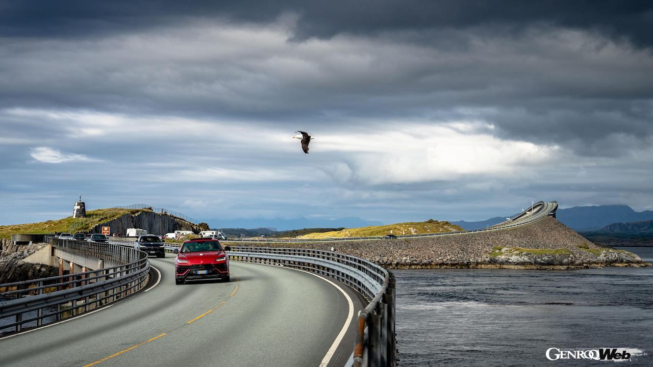 夏のノルウェーを舞台に、参加者は「ランボルギーニ ウルス S」をドライブ。各地で美しい景観や極上の食事をたっぷり堪能した。