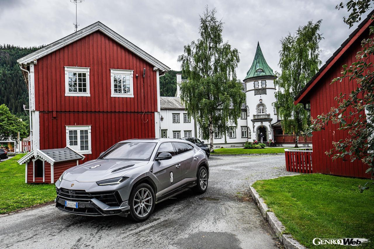 夏のノルウェーを舞台に、参加者は「ランボルギーニ ウルス S」をドライブ。各地で美しい景観や極上の食事をたっぷり堪能した。