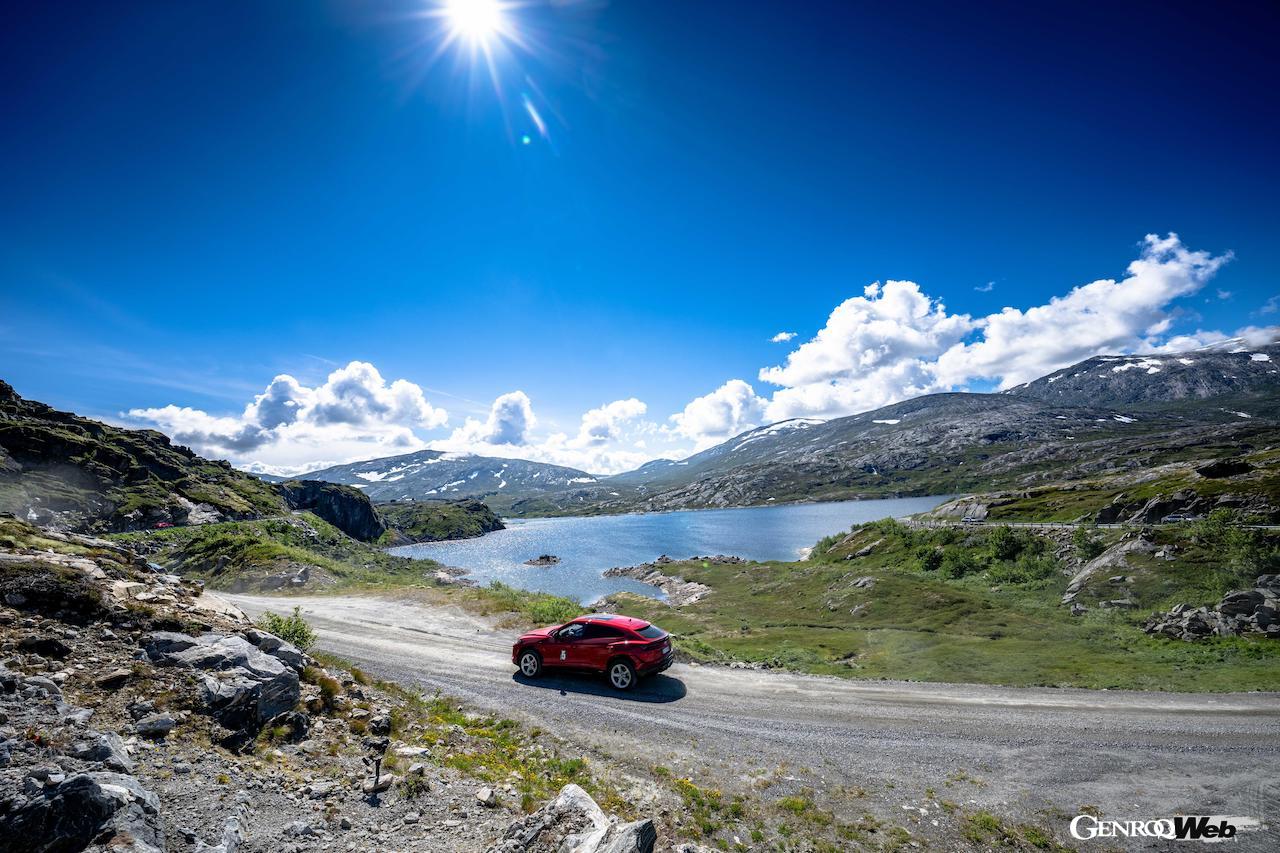 夏のノルウェーを舞台に、参加者は「ランボルギーニ ウルス S」をドライブ。各地で美しい景観や極上の食事をたっぷり堪能した。