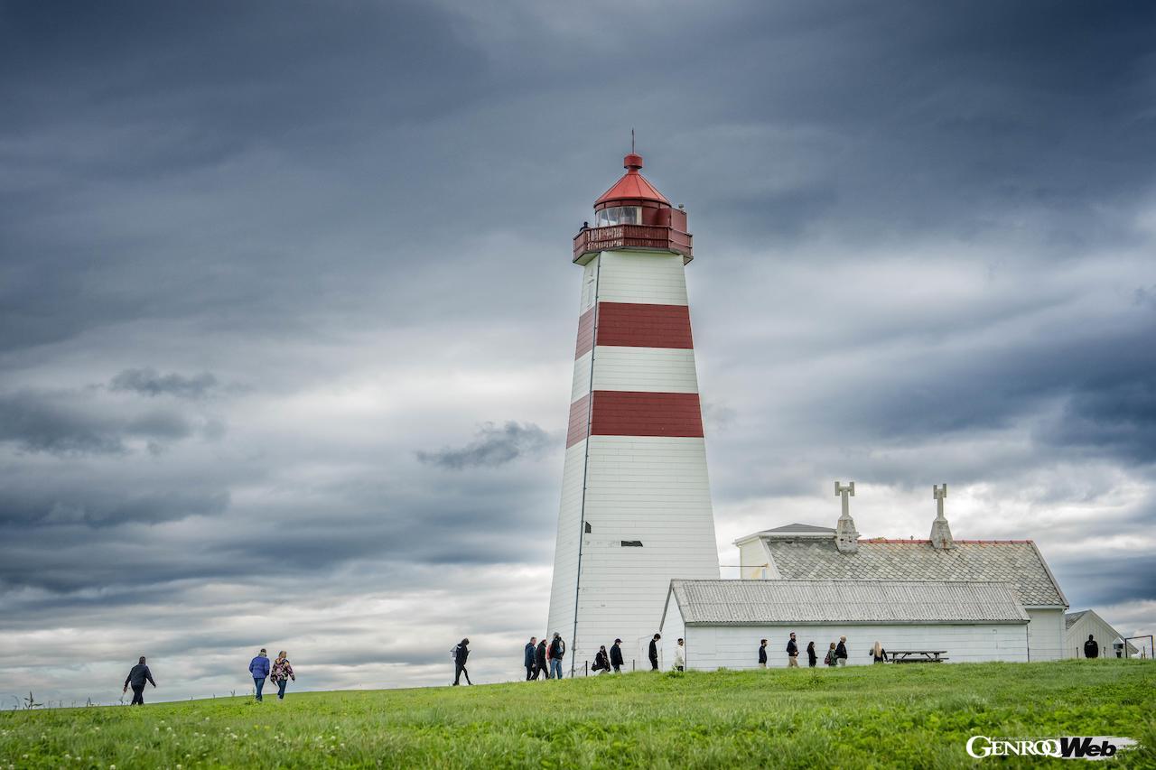 夏のノルウェーを舞台に、参加者は「ランボルギーニ ウルス S」をドライブ。各地で美しい景観や極上の食事をたっぷり堪能した。