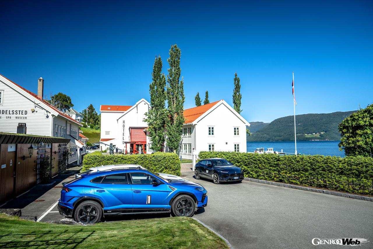 夏のノルウェーを舞台に、参加者は「ランボルギーニ ウルス S」をドライブ。各地で美しい景観や極上の食事をたっぷり堪能した。