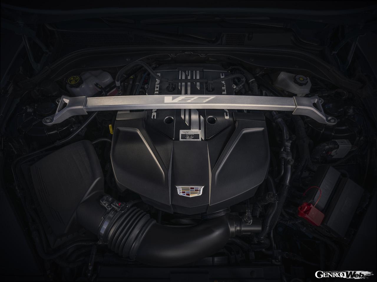 2025年モデルの「CT5-V／CT5-V ブラックウイング」は、最高出力677PSを発揮する6.2リッターV型8気筒スーパーチャージャーガソリンエンジンを搭載する。