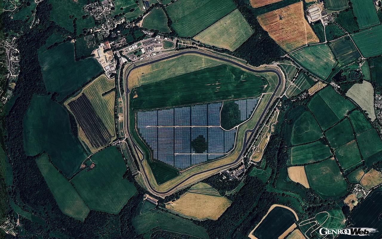 パートナーシップ契約を結ぶ地元のキャッスル・コーム・サーキットにおいて、F3マシンが持っていた従来のラップレコードを大幅に更新した。