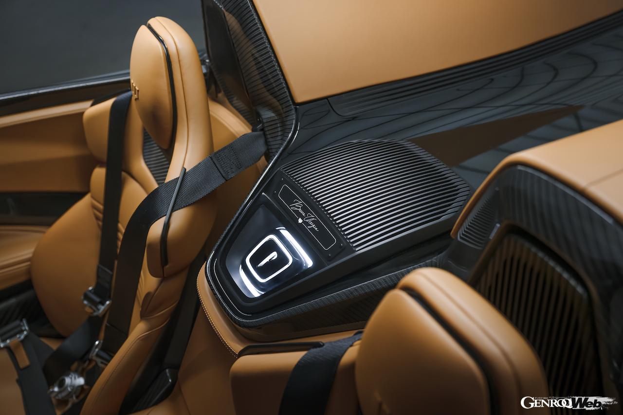 「ピニンファリーナ B95 ゴッサム」のインテリア。