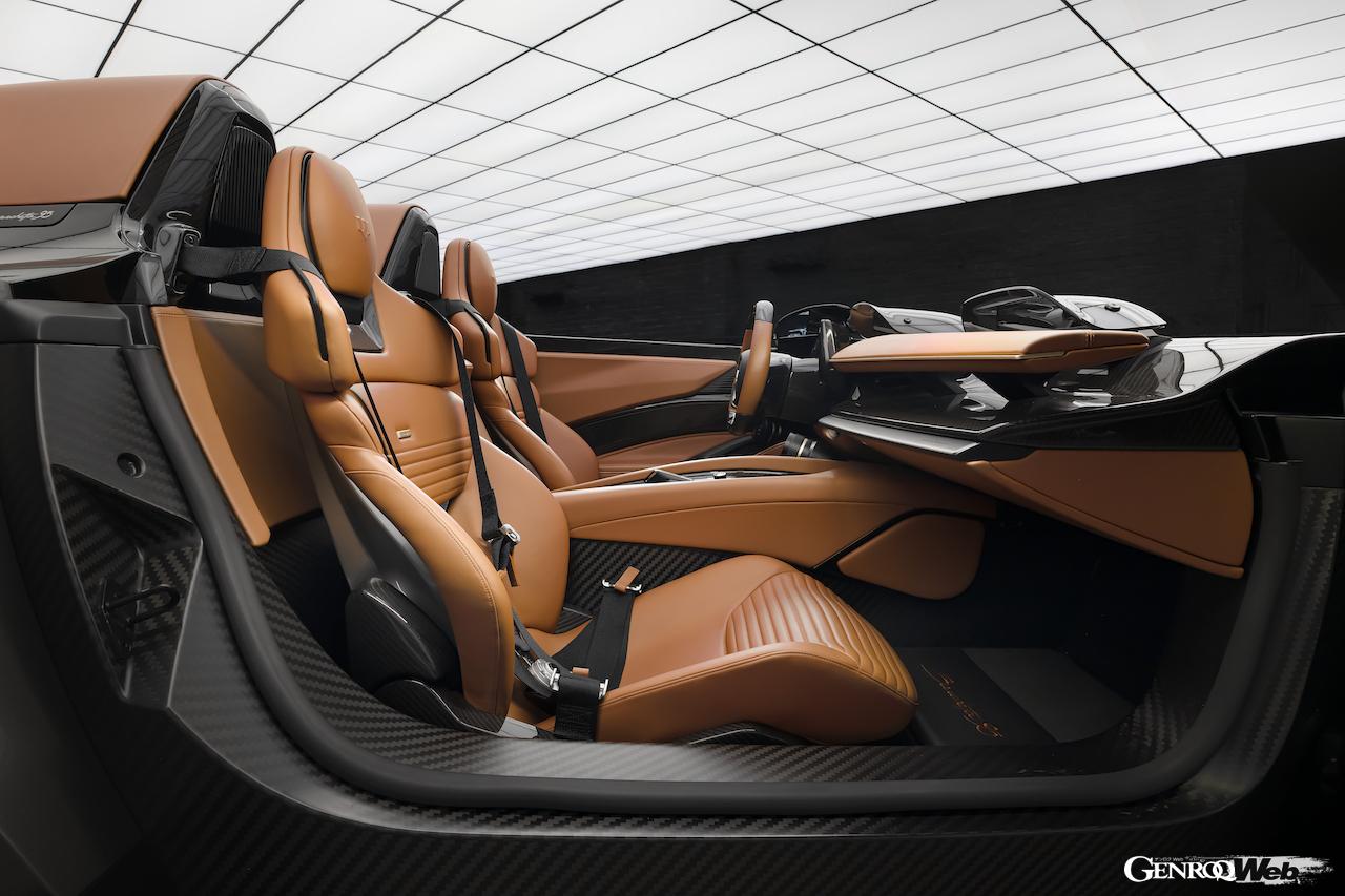 「ピニンファリーナ B95 ゴッサム」のインテリア。