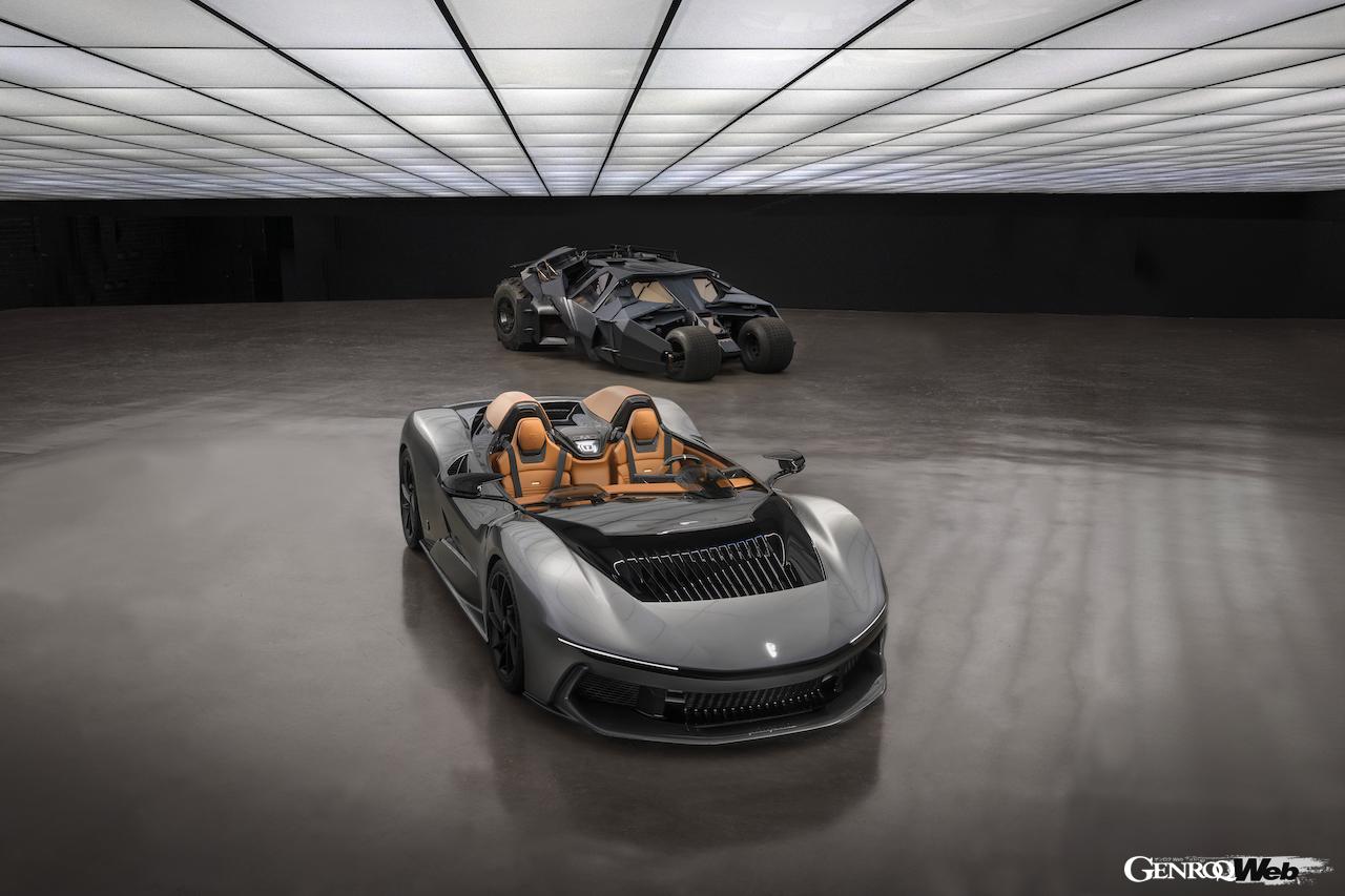 『ダークナイト』三部作 に登場したバットモービル「タンブラー」と「B95 ゴッサム」とのフォトシューティングを公開した。