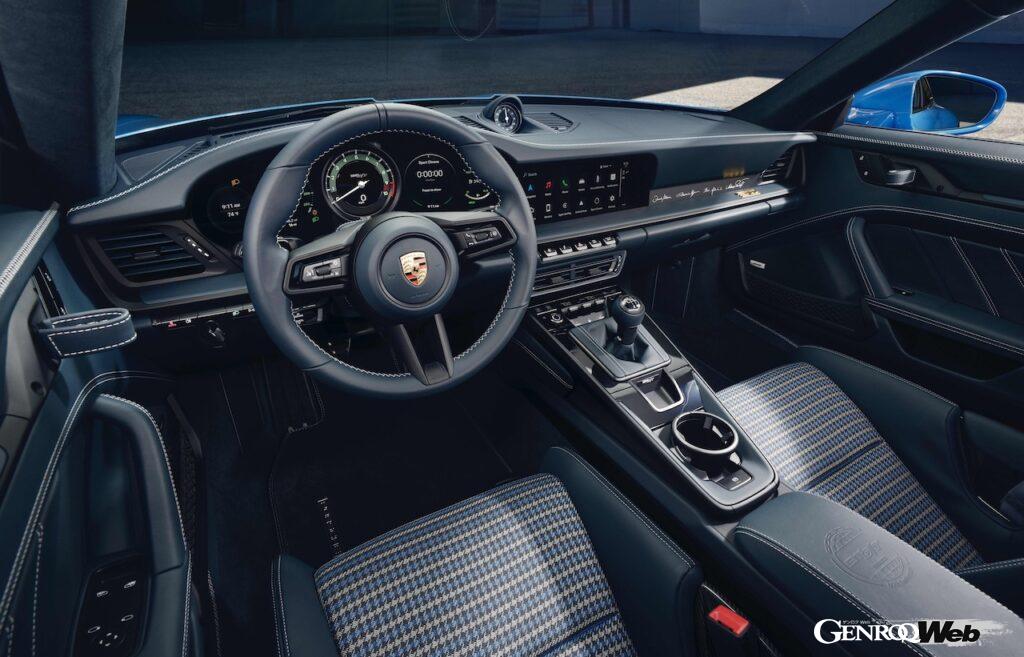 最新世代の911にクラシカルなエッセンスを加えているのは、シートのペピタパターン(千鳥格子)。グラファイトブルー、チョーク、ブルーの3色がチョイスされた。