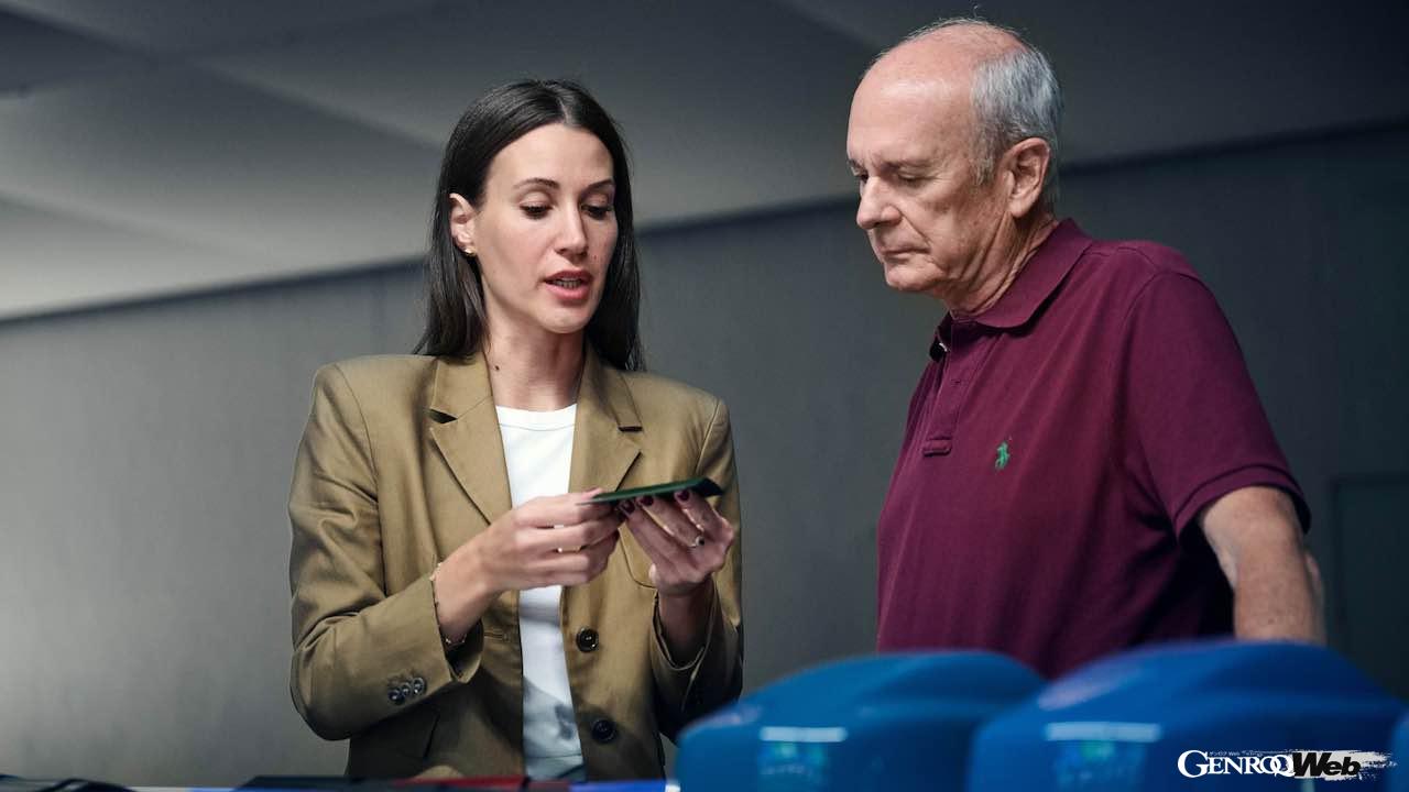 世界的なポルシェ・コレクターのホルヘ・カル二チェロと共に、特別なブルーを制作するダニエラ・ミロシェヴィッチ。