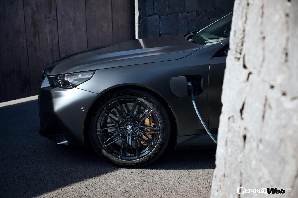 電気モーターのみでの航続距離は、都市部での移動をカバーする61～67kmが確保された。