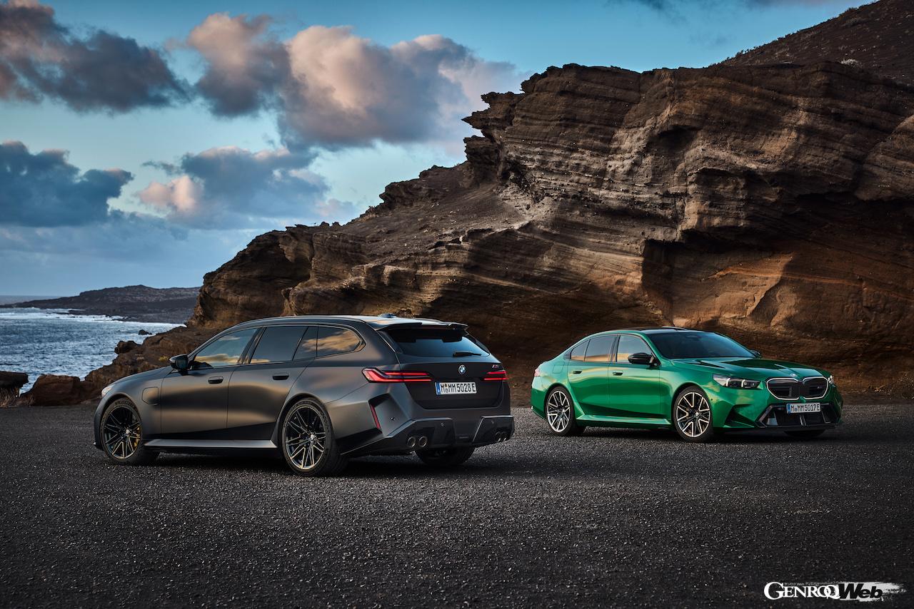 新型「BMW M5 ツーリング」と「BMW M5 セダン」。