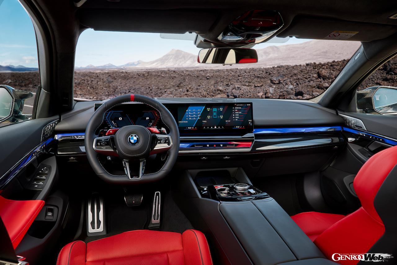 新型「BMW M5 ツーリング」のインテリア。