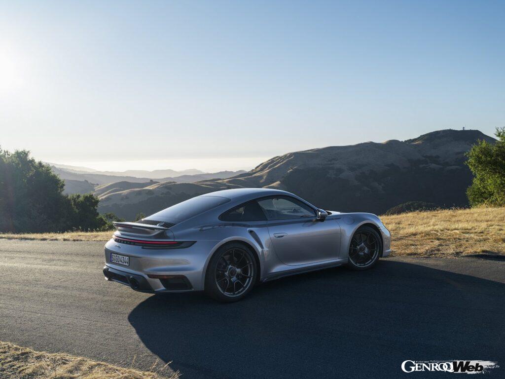 世界限定1974台が製造される、「ポルシェ911 ターボ 50イヤーズ」のエクステリア。