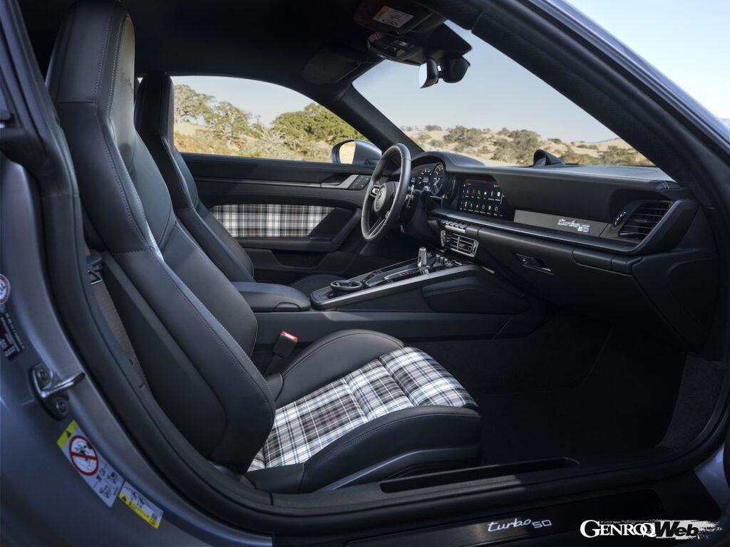 世界限定1974台が製造される、「ポルシェ911 ターボ 50イヤーズ」のインテリア。