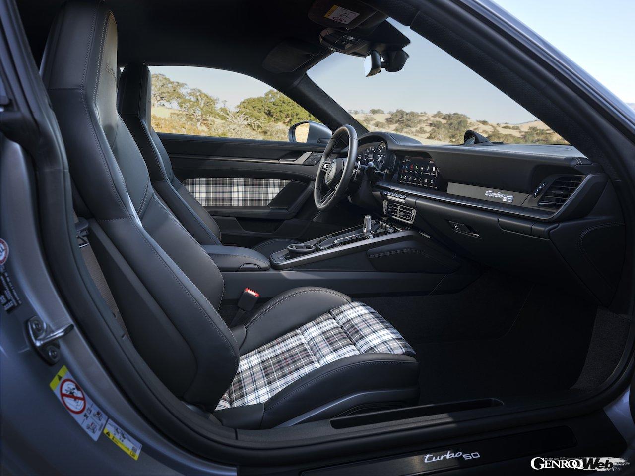 世界限定1974台が製造される、「ポルシェ911 ターボ 50イヤーズ」のインテリア。