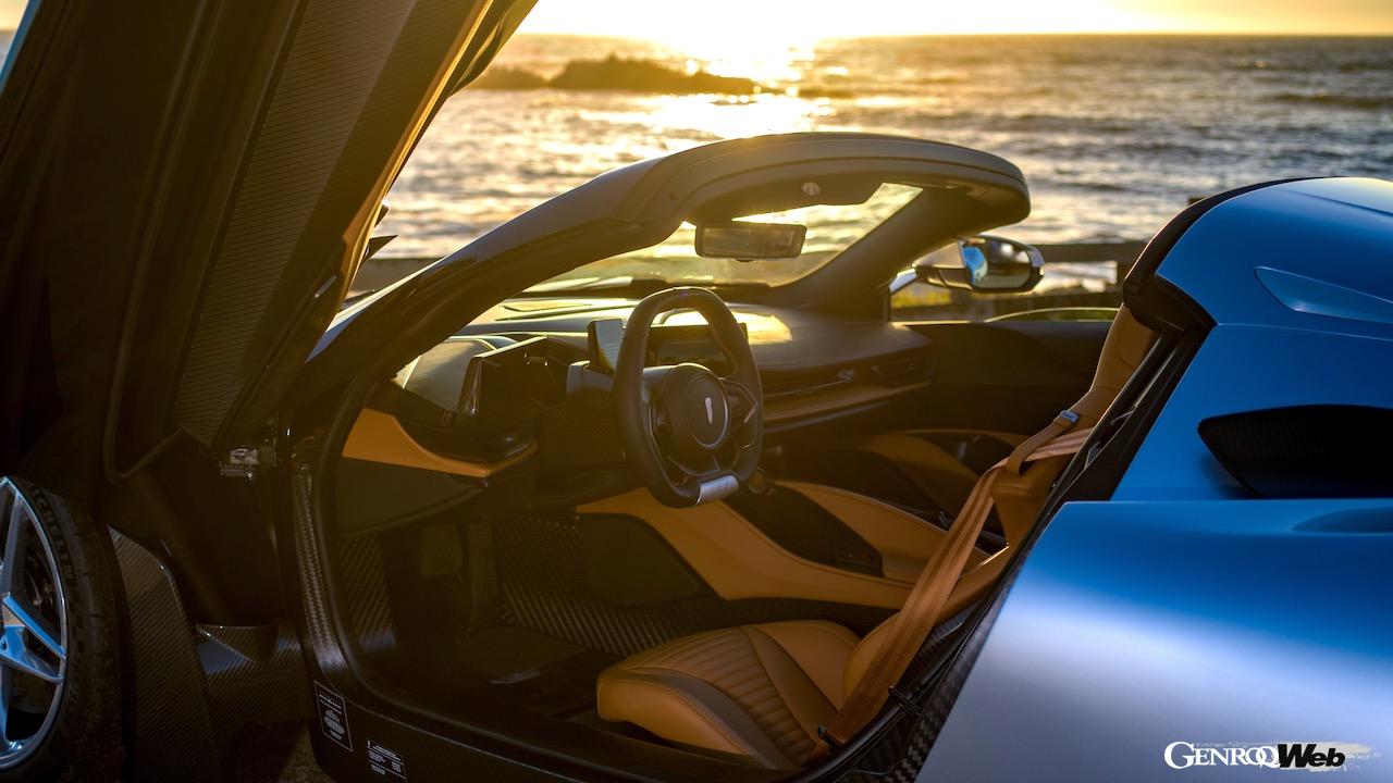 「ピニンファリーナ バッティスタ タルガメリカ」のコクピット。