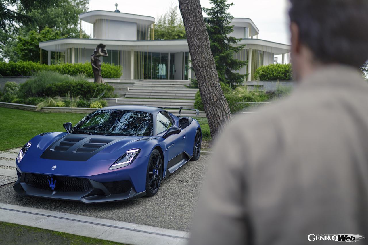 公道走行可能なレーシングカー、「マセラティ GT2 ストラダーレ」のエクステリア。