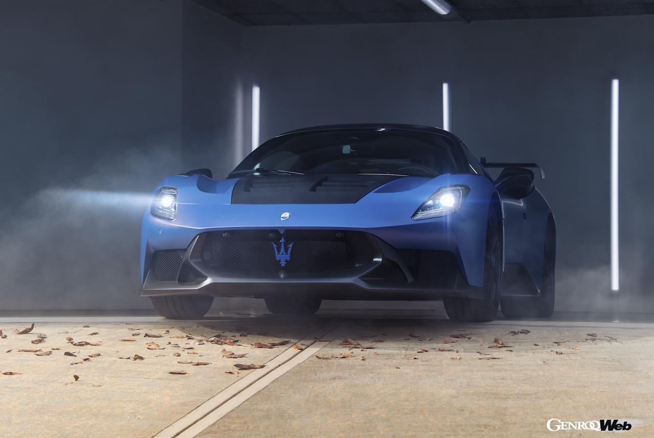 公道走行可能なレーシングカー、「マセラティ GT2 ストラダーレ」のエクステリア。