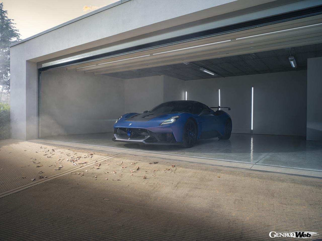 公道走行可能なレーシングカー、「マセラティ GT2 ストラダーレ」のエクステリア。