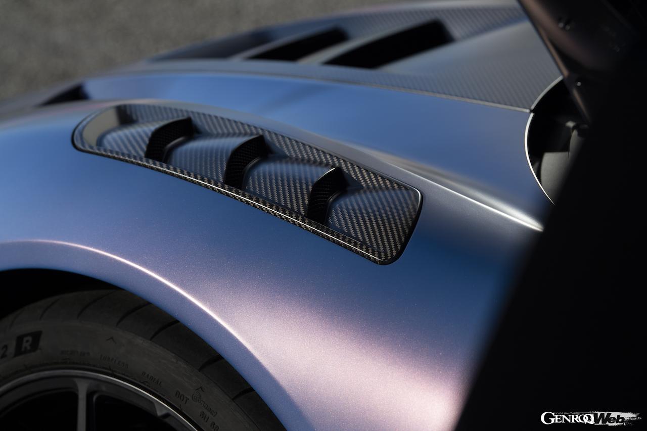 公道走行可能なレーシングカー、「マセラティ GT2 ストラダーレ」のエクステリア。