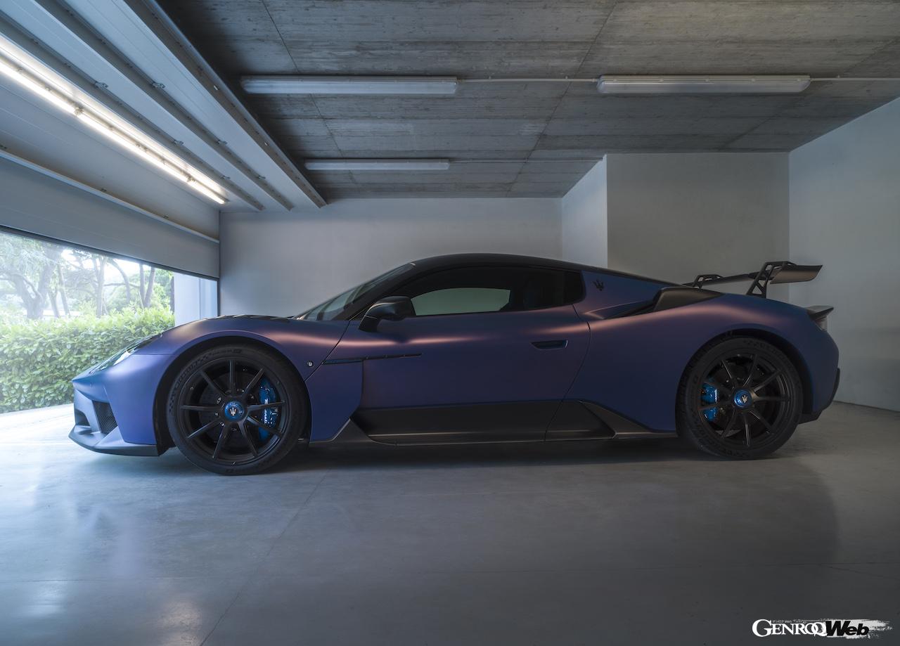 公道走行可能なレーシングカー、「マセラティ GT2 ストラダーレ」のエクステリア。