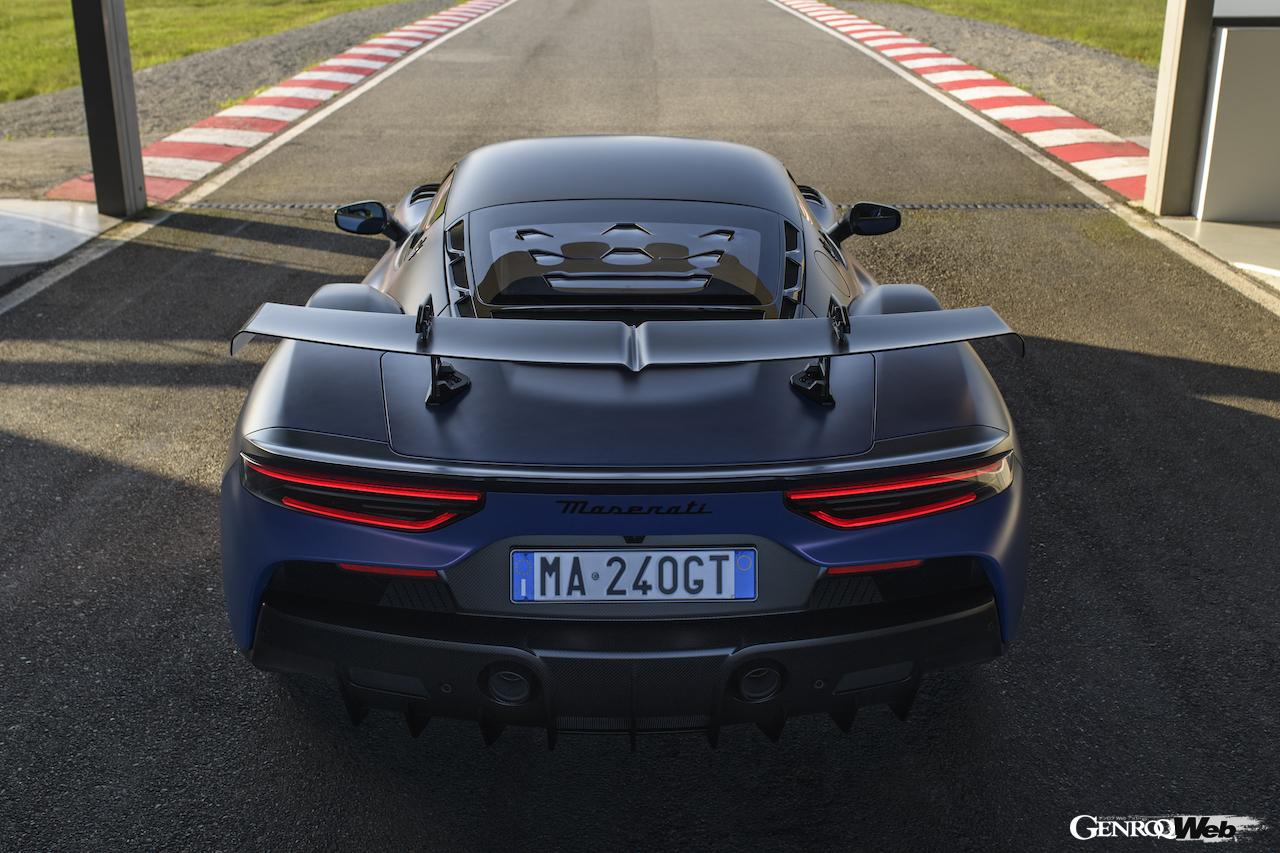 公道走行可能なレーシングカー、「マセラティ GT2 ストラダーレ」のエクステリア。