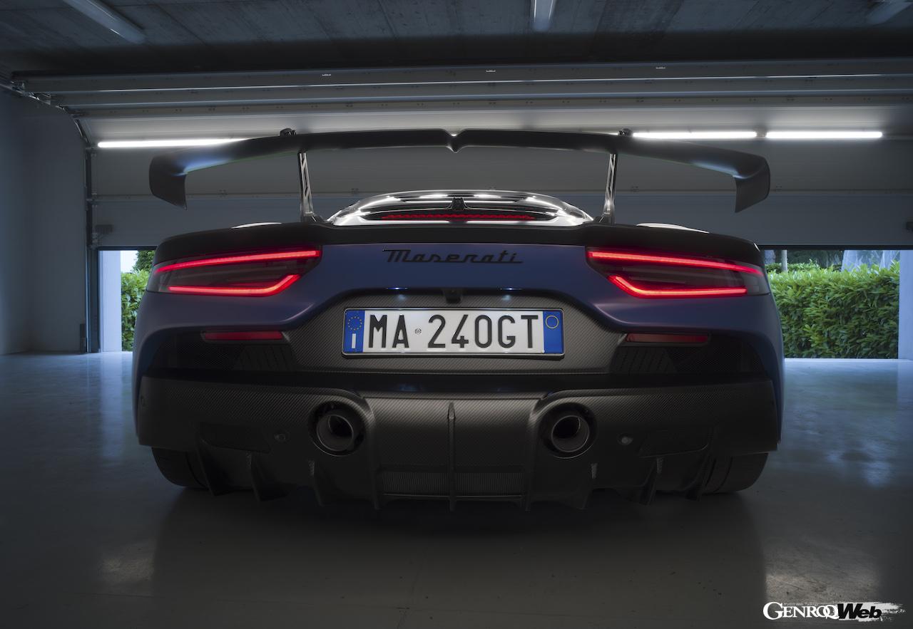 公道走行可能なレーシングカー、「マセラティ GT2 ストラダーレ」のエクステリア。