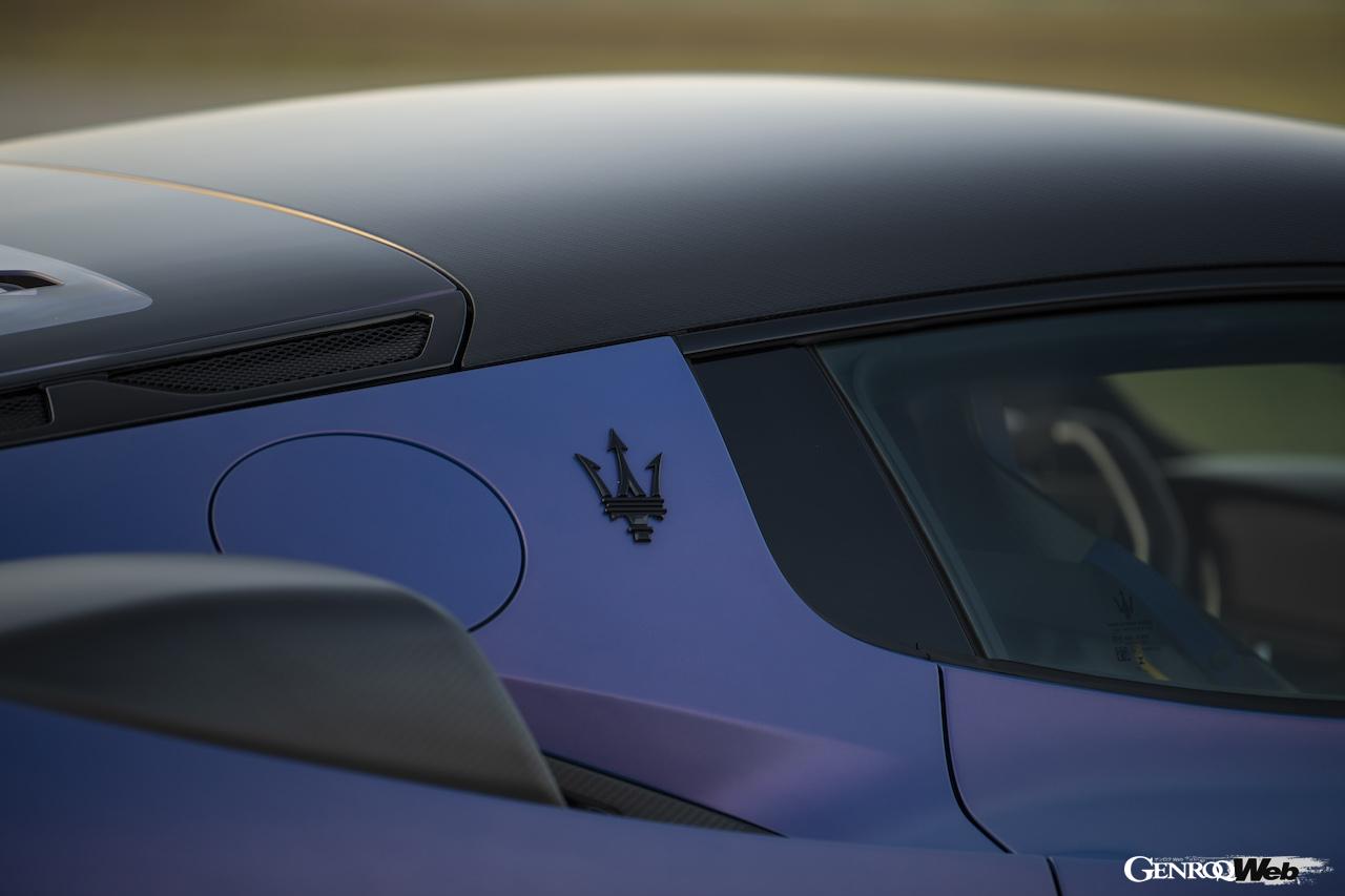 公道走行可能なレーシングカー、「マセラティ GT2 ストラダーレ」のエクステリア。