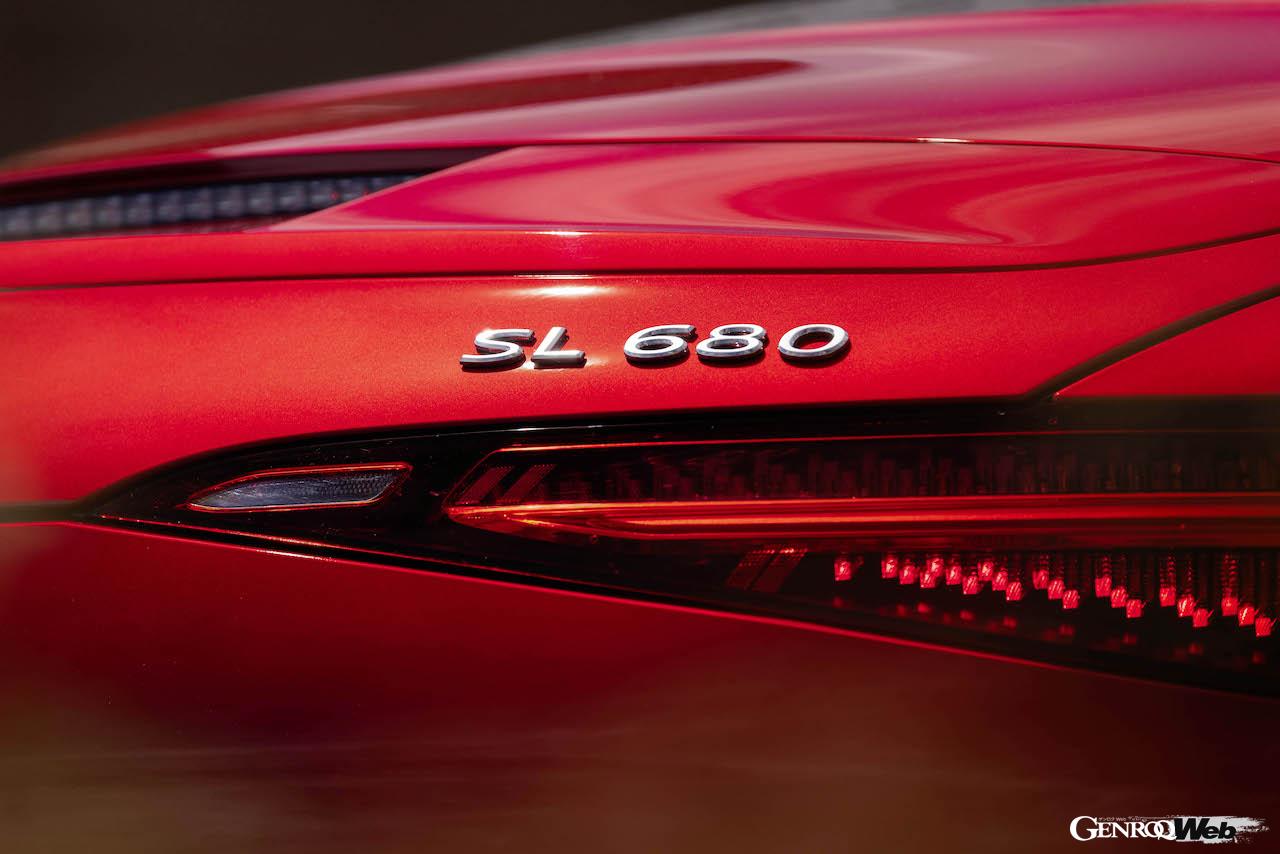 「メルセデス・マイバッハ SL 680 モノグラム シリーズ レッド・アンビエンス」のエクステリア。