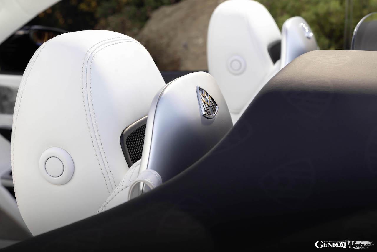 「メルセデス・マイバッハ SL 680 モノグラム シリーズ レッド・アンビエンス」のインテリア。