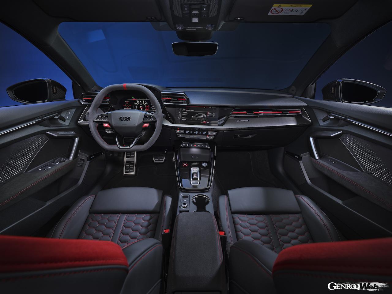 「アウディ RS 3 セダン」改良新型のインテリア。