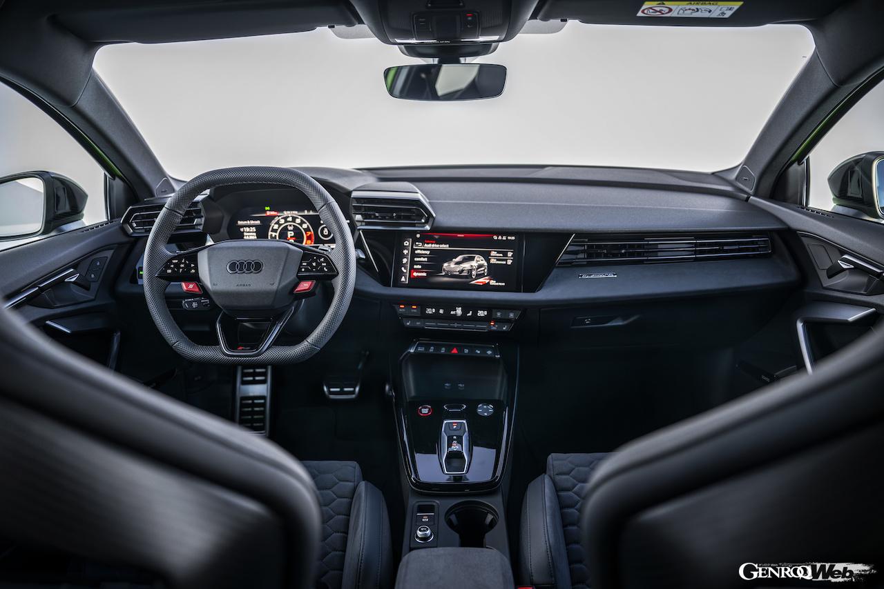 「アウディ RS 3 スポーツバック」改良新型のインテリア。